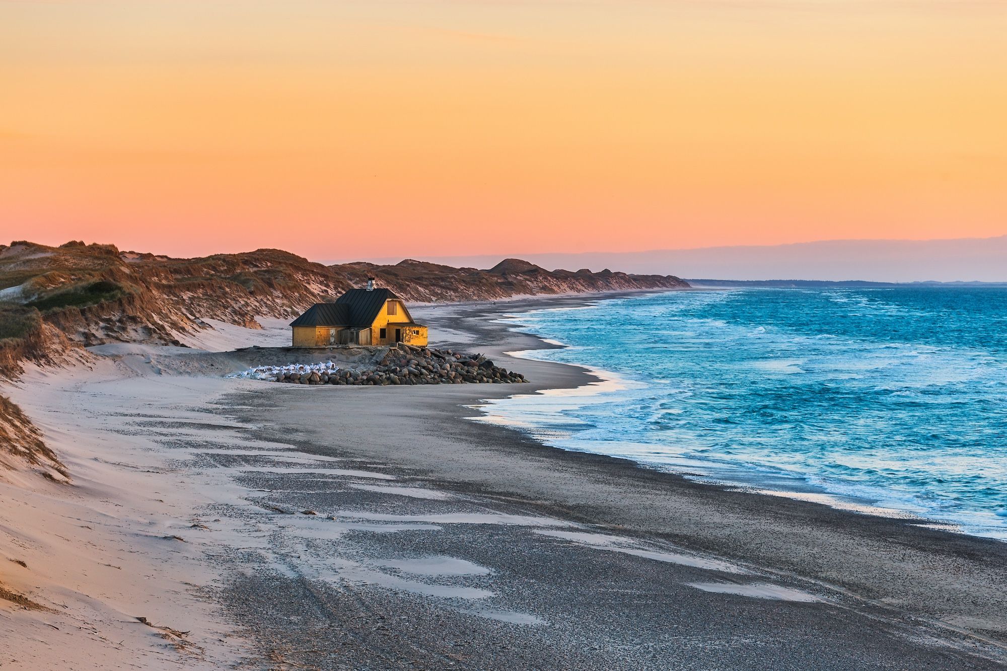 Una casa tra le dune ©rphstock /Shutterstock