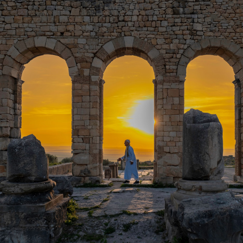 Le rovine romane di Volubilis al tramonto ©Hatice Bakcepinar/Shutterstock