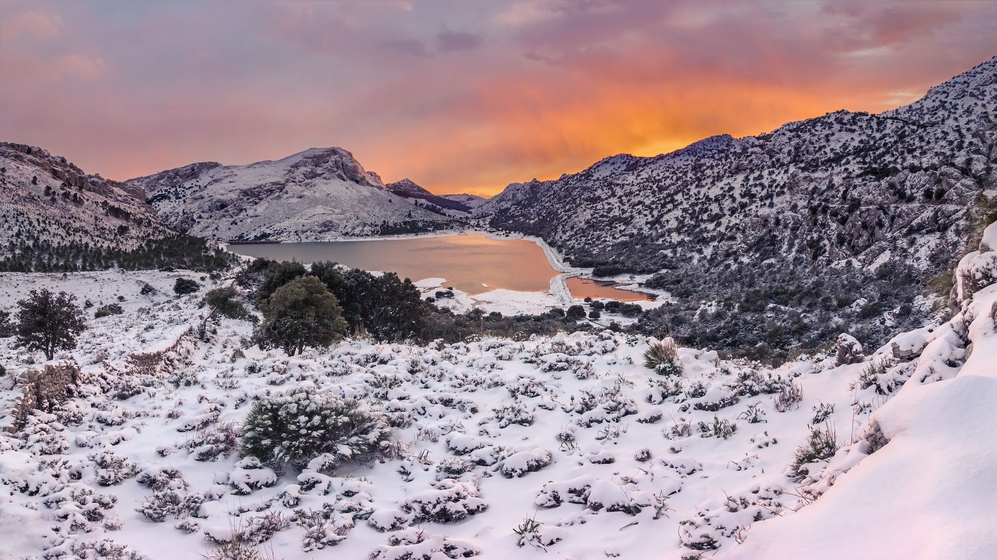 Neve sulla Serra de Tramuntana ©ddRender/Shutterstock