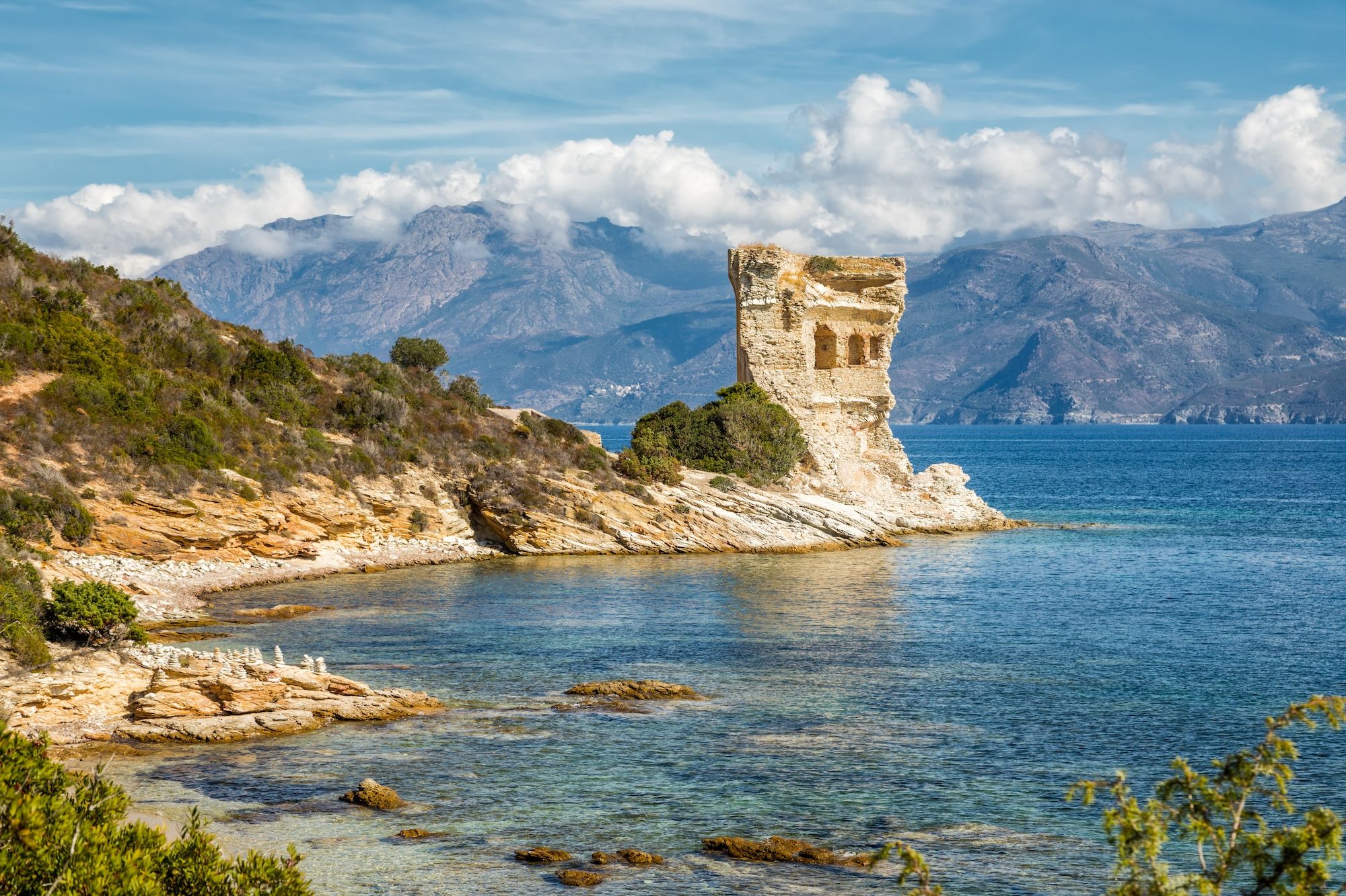 Le rovine di un castello Genovese ©Jon Ingall /Shutterstock