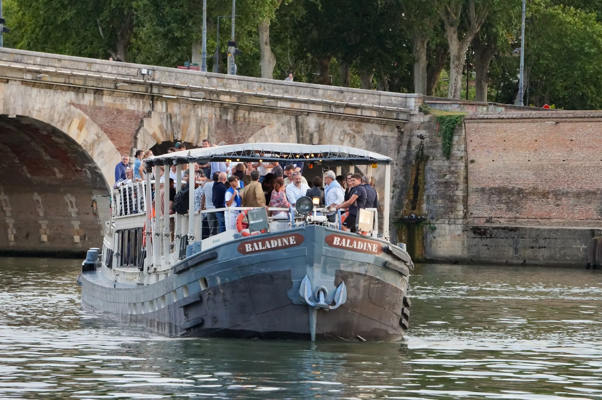 Quando il tempo è clemente a Tolosa, andate in acqua sul fiume Garonna o sul Canal du Midi. Shutterstock