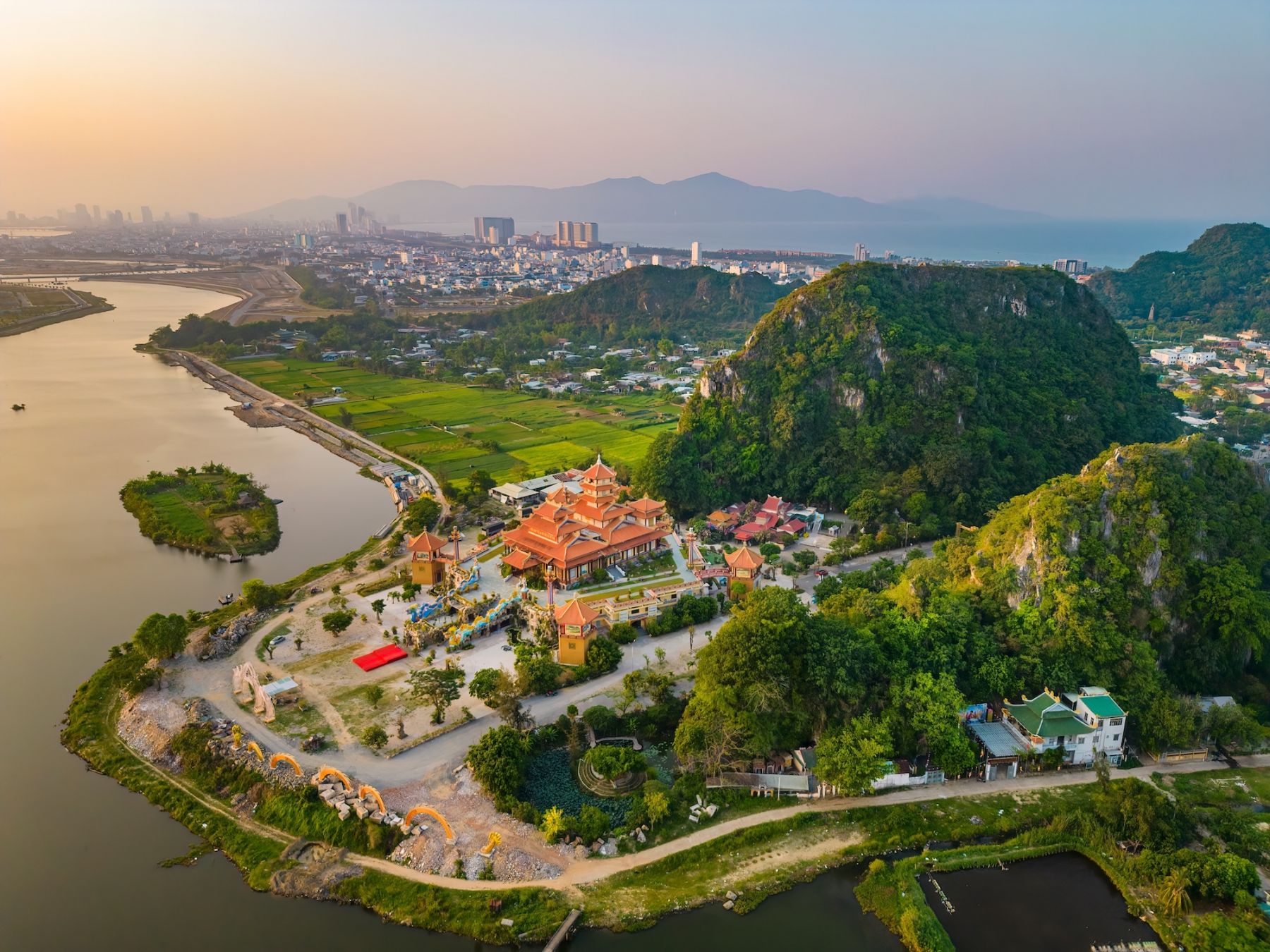 I picchi calcarei delle Montagne di Marmo ©Tang Trung Kien /Shutterstock