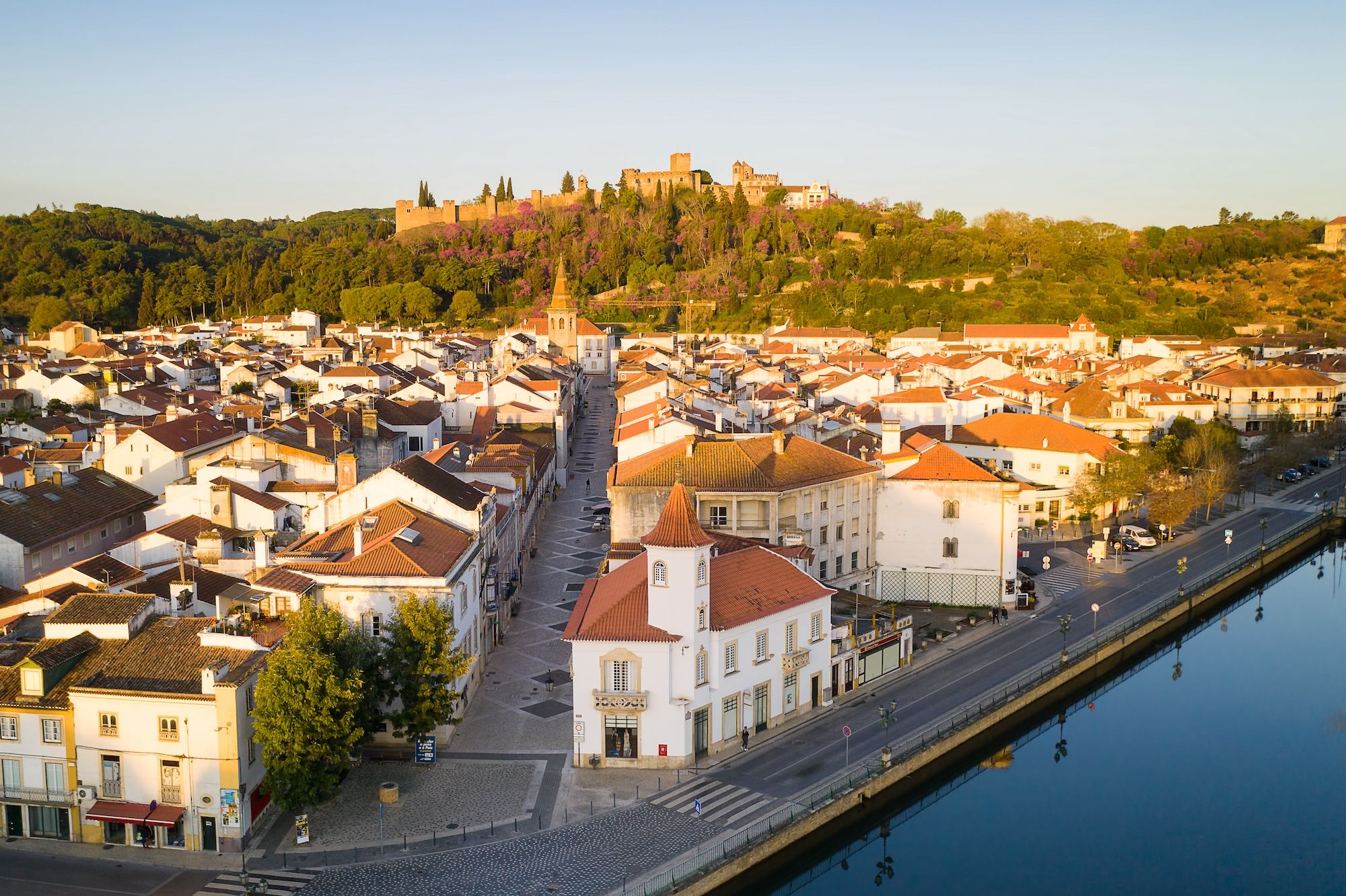 Tomar e il Convento De Cristo ©LuisPinaPhotography/Shutterstock