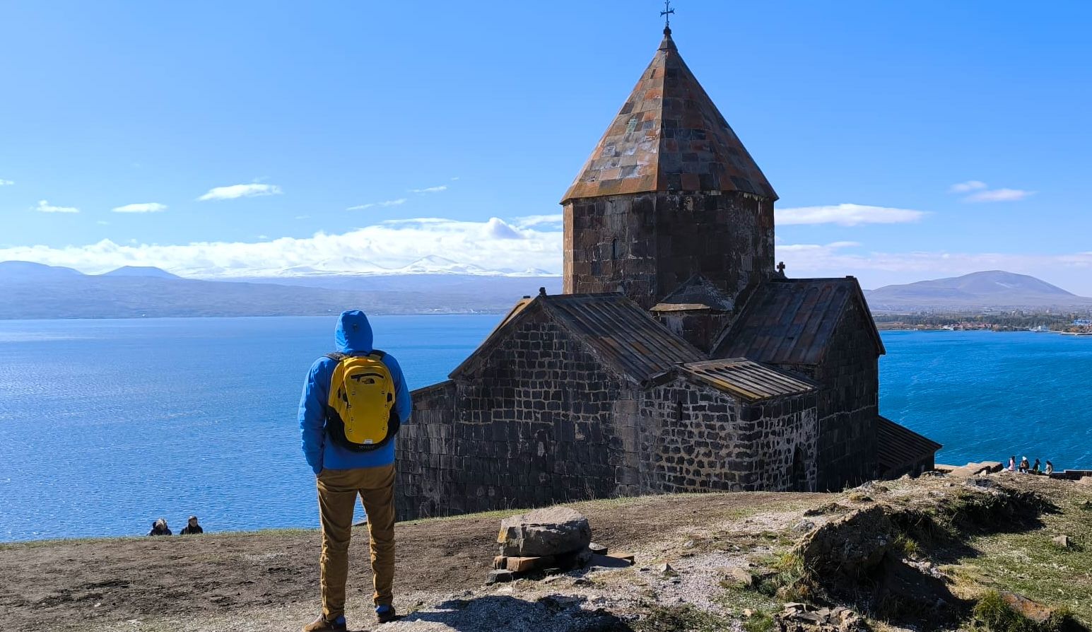 Armenia, davanti a Sevan. Credits Marina Cioccoloni