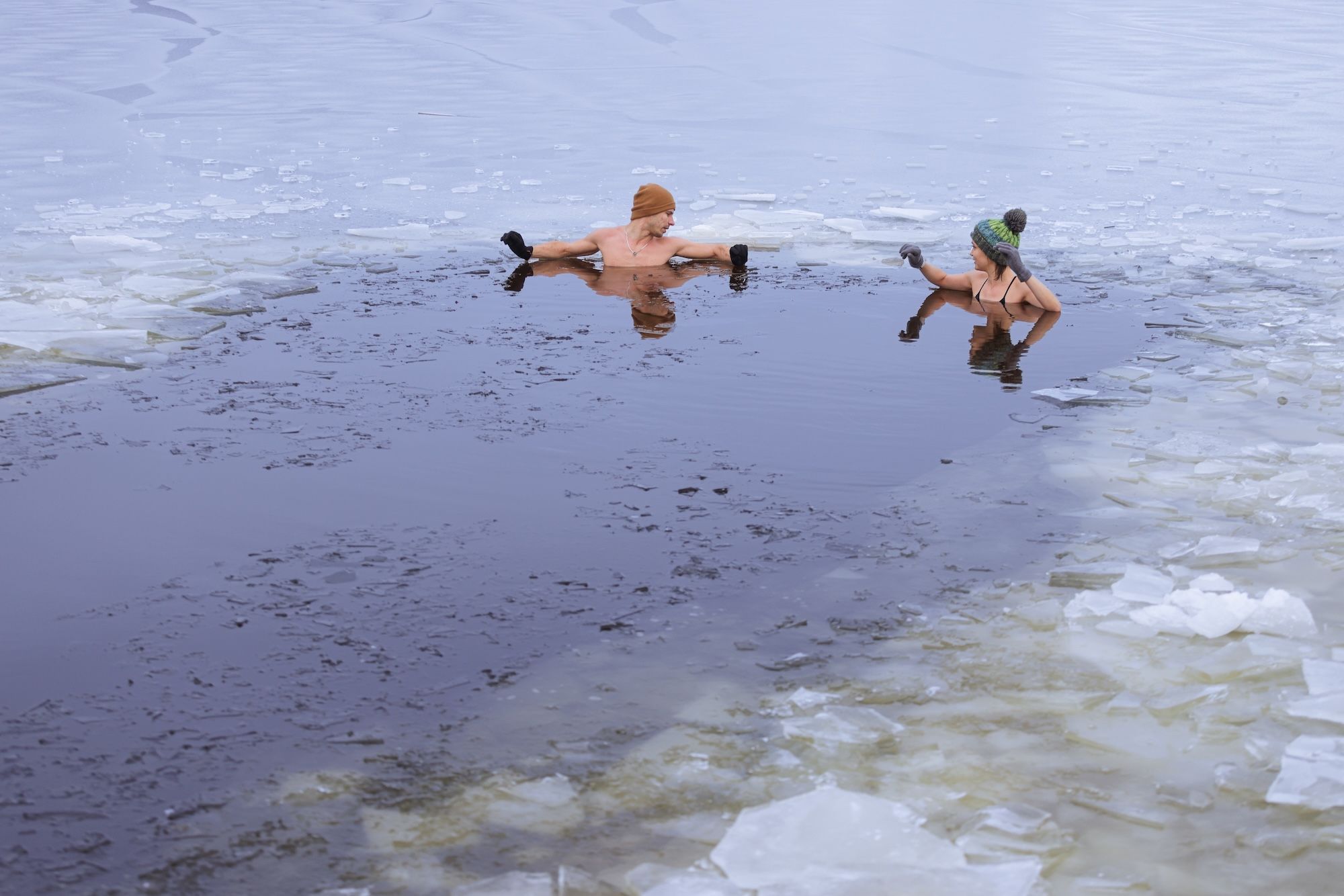 In Finlandia c’è sempre gente pronta a immergersi in un avanto ©Girts Ragelis /Shutterstock