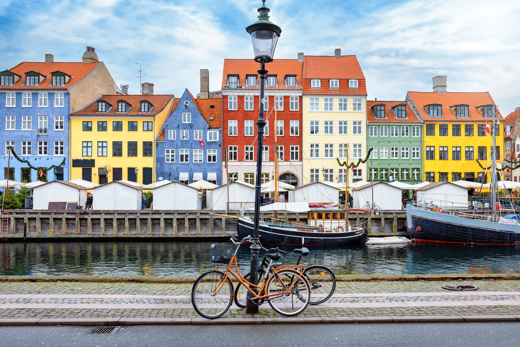 Nyhavn è colorato porto di Copenaghen ©Sven Hansche/Shutterstock