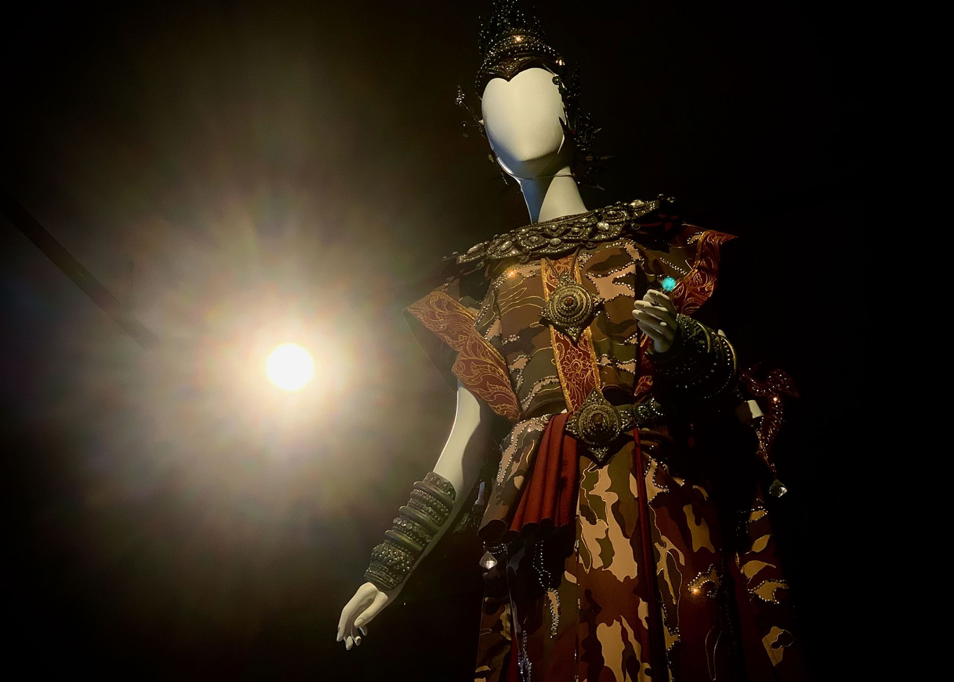 Anche il modo di vestire riflette i diversi gradi di Thainess, Museum Siam, Bangkok ©Lisa Zillio