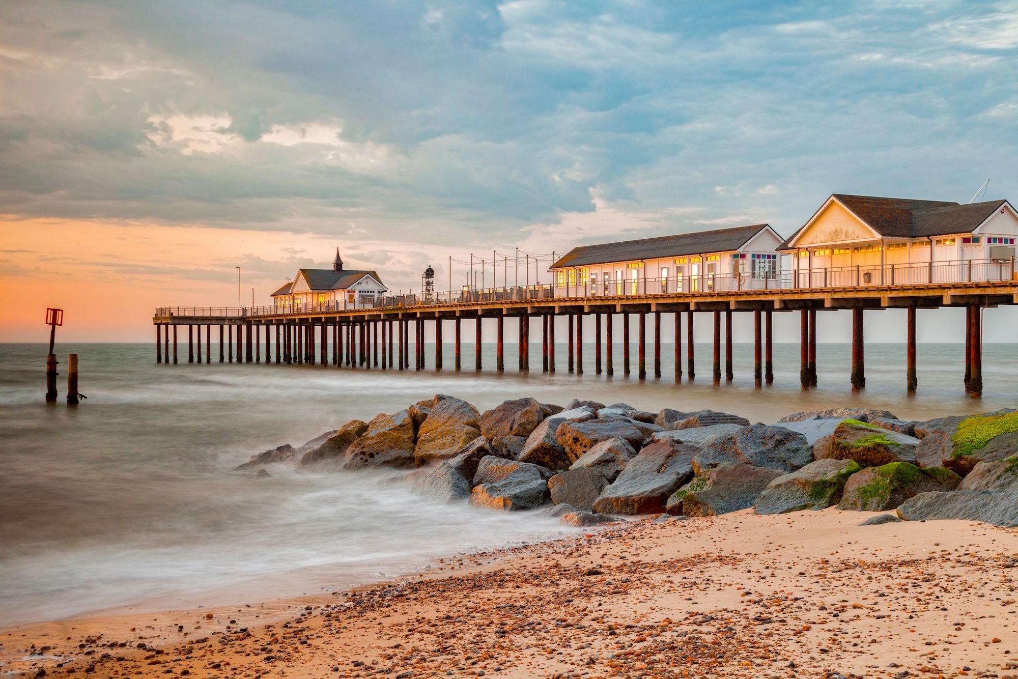 Sulle coste del costa del Suffolk e del Norfolk vi aspetta un’antica tradizione di cucina di pesce ©travellight /Shutterstock