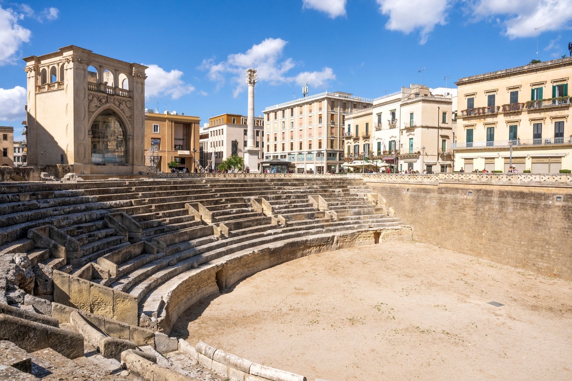 I resti dell’Anfiteatro Romano di età augustea a Lecce ©Alex_Mastro / Shutterstock