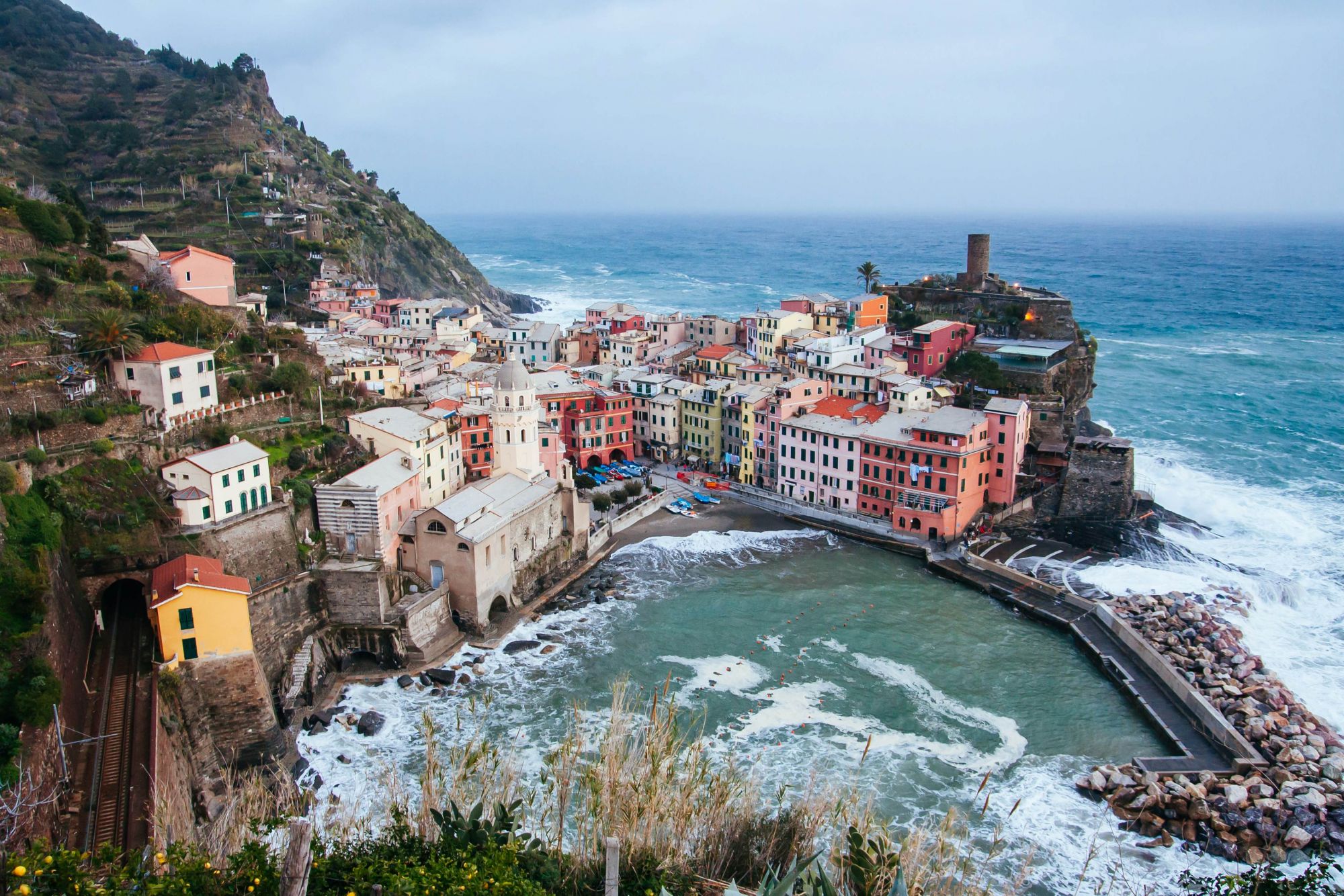 Il borgo di Vernazza, nelle Cinque Terre. © Shutterstock