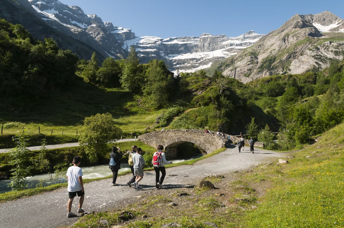 Escursionisti sul sentiero del Cirque de Gavarnie. John Elk III/Getty Images