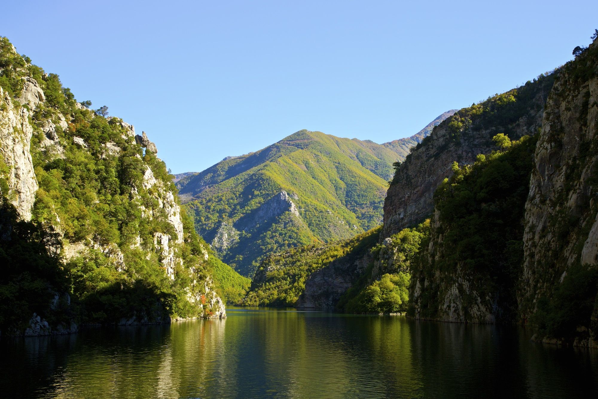 Sulle acque del Lago di Koman ©Florian Muharremi/Shutterstock