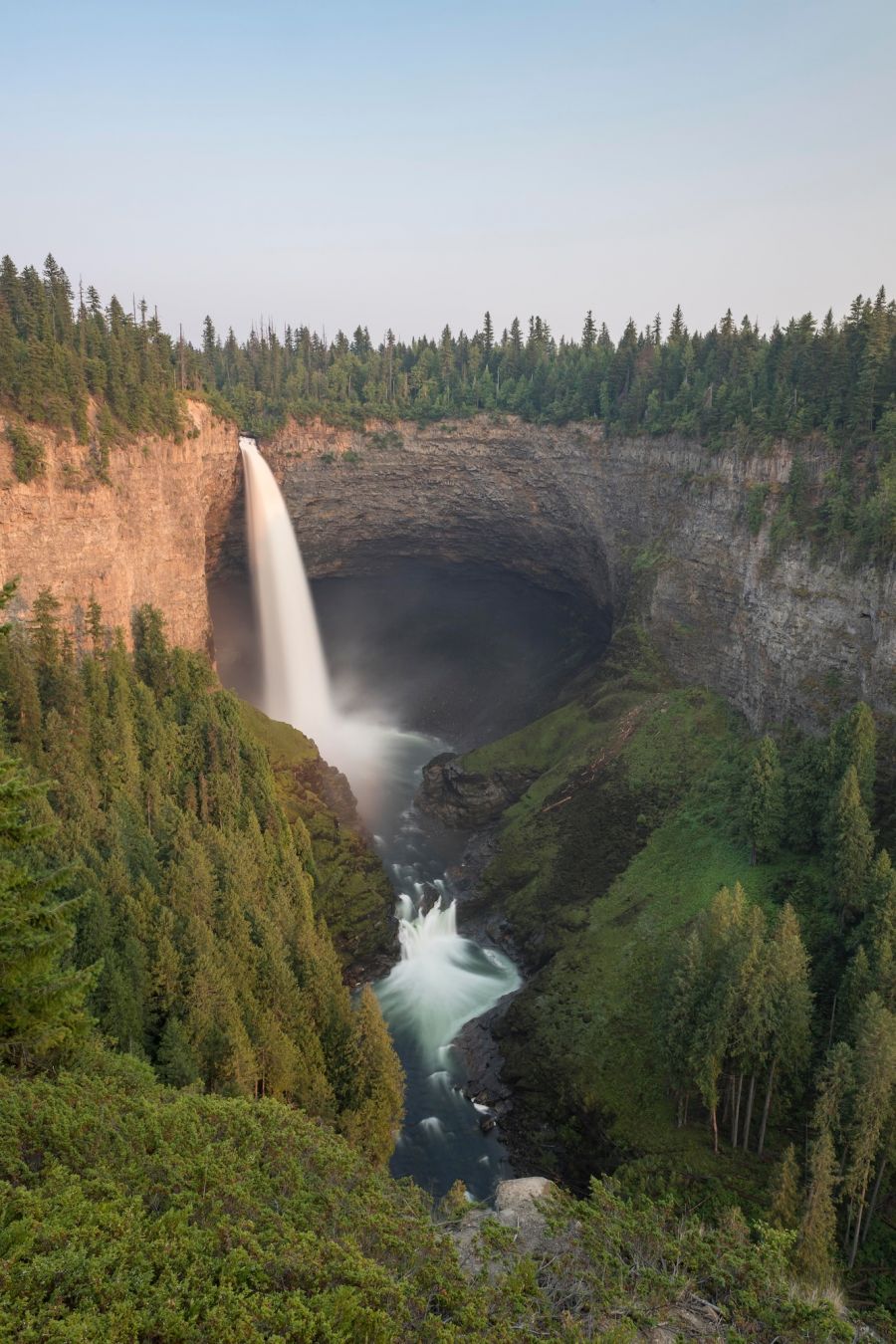 Le maestose Helmcken Falls © imageBROKER.com / Shutterstock