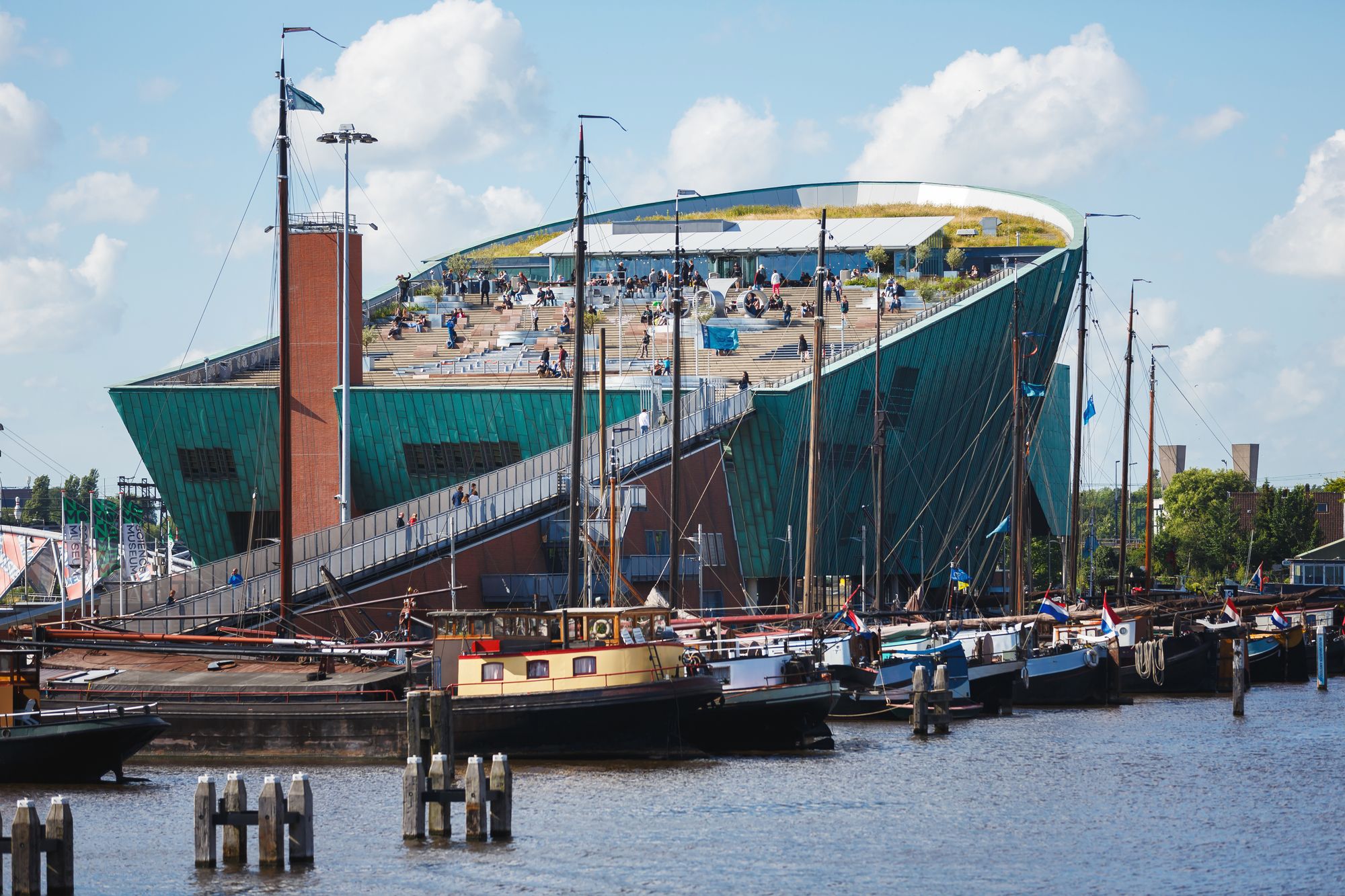 Tra le cose da vedere ad Amsterdam non si può perdere il Nemo Science Museum © castenoid / Getty
