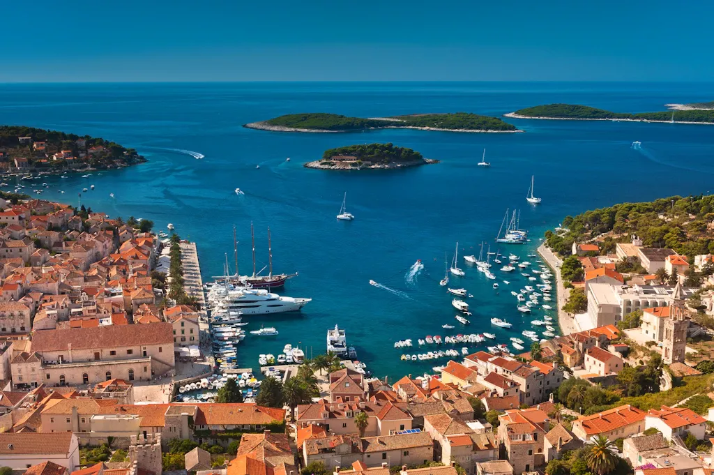 Hvar è una delle isole più famose della Croazia © Evgeniya Moroz / Shutterstock