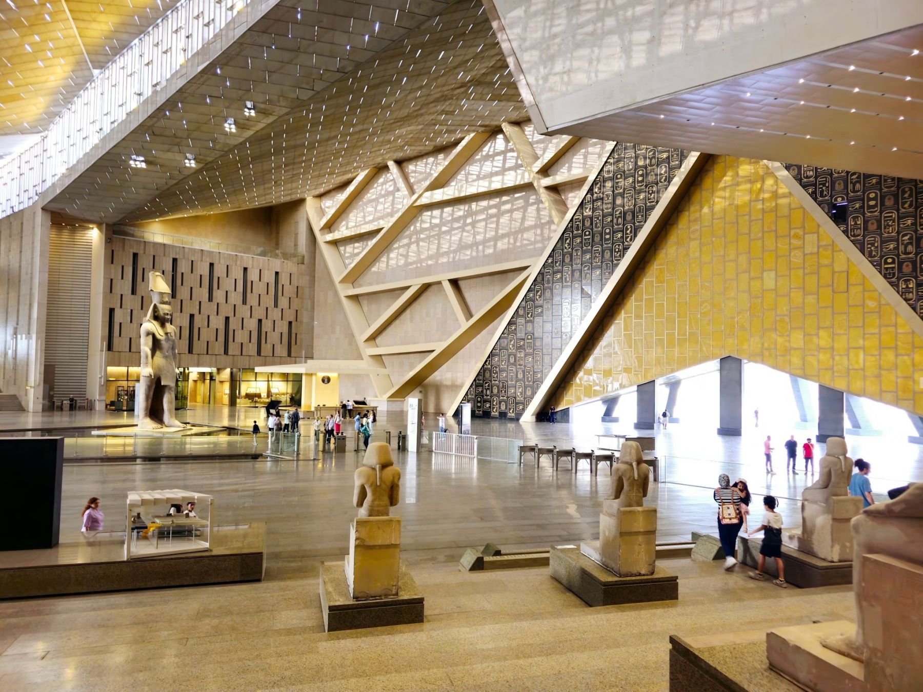 Il Grand Egyptian Museum, recentemente inaugurato, è il più grande museo archeologico del mondo ©Tamer A Soliman/Shutterstock