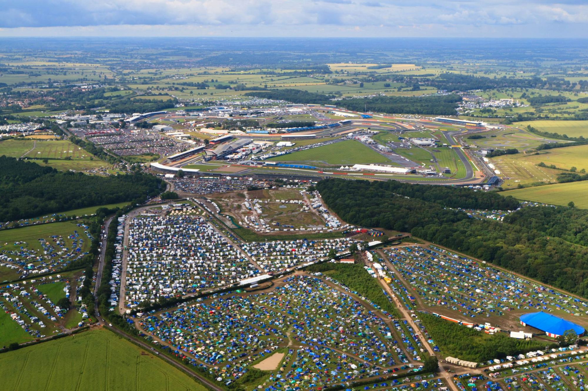 Campeggiare presso i circuiti è un’ottima soluzione per il pernottamento. Nella foto, Silverstone. © Shutterstock