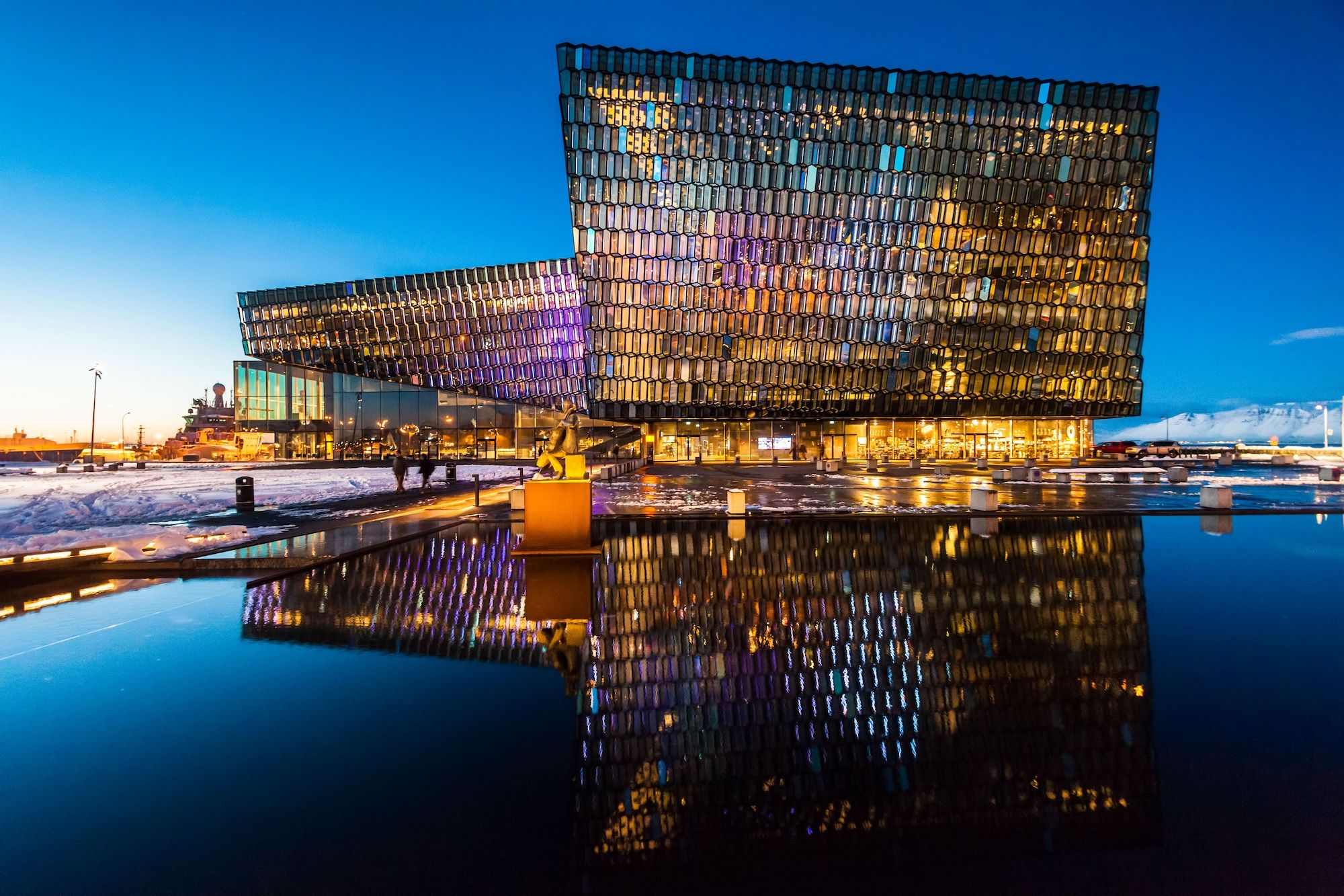 Febbraio 2017: Esterno della Harpa Concert Hall illuminato al crepuscolo. ©KeongDaGreat/Shutterstock