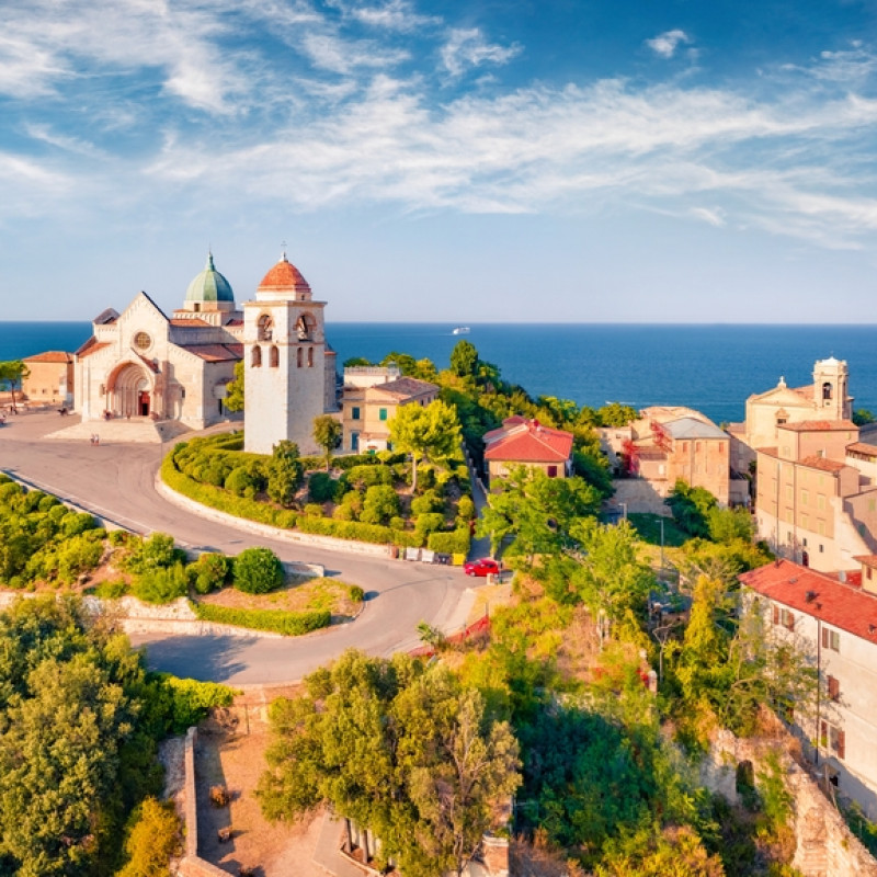 Ancona, dronata sulla Cattedrale di San Ciriaco. Credits Andrew Mayovskyy / Shutterstock