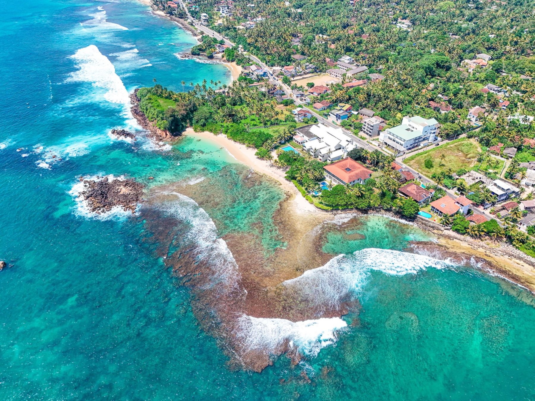 Hikkaduwa Beach in Sri Lanka ©Raseem Photography / Shutterstock