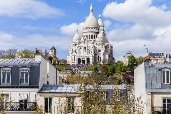 La Basilica del Sacro Cuore, a Montmartre, domina Parigi dalla più alta delle sue colline ©bellena /Shutterstick