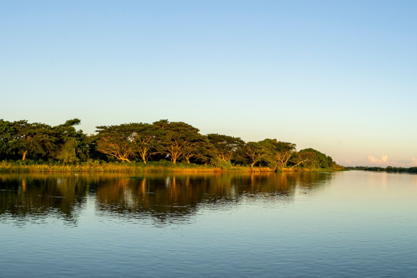 Tramonto sulle rive del fiume Magdalena in Colombia, vicino a Mompox ©Fabio A. Aristizabal