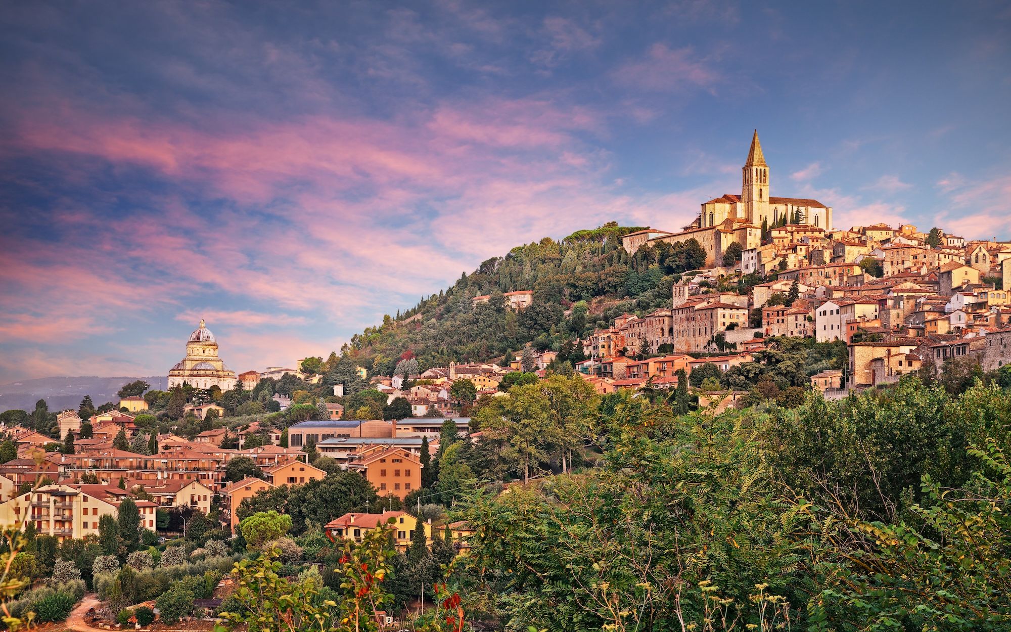 La posizione di Todi lo rende un borgo particolarmente suggestivo ©ermess/Shutterstock