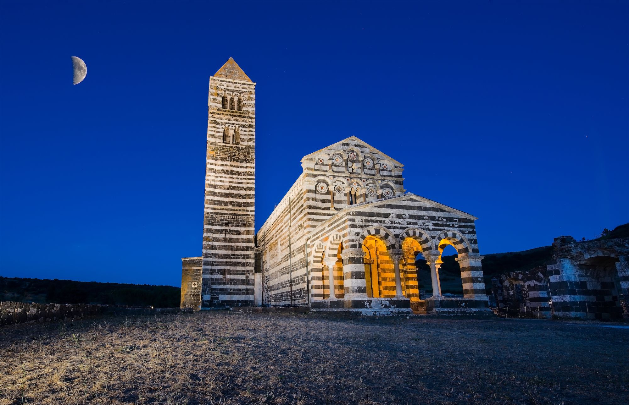 La basilica della Santissima Trinità di Saccargia, nei dintorni di Sassari ©Tore65
