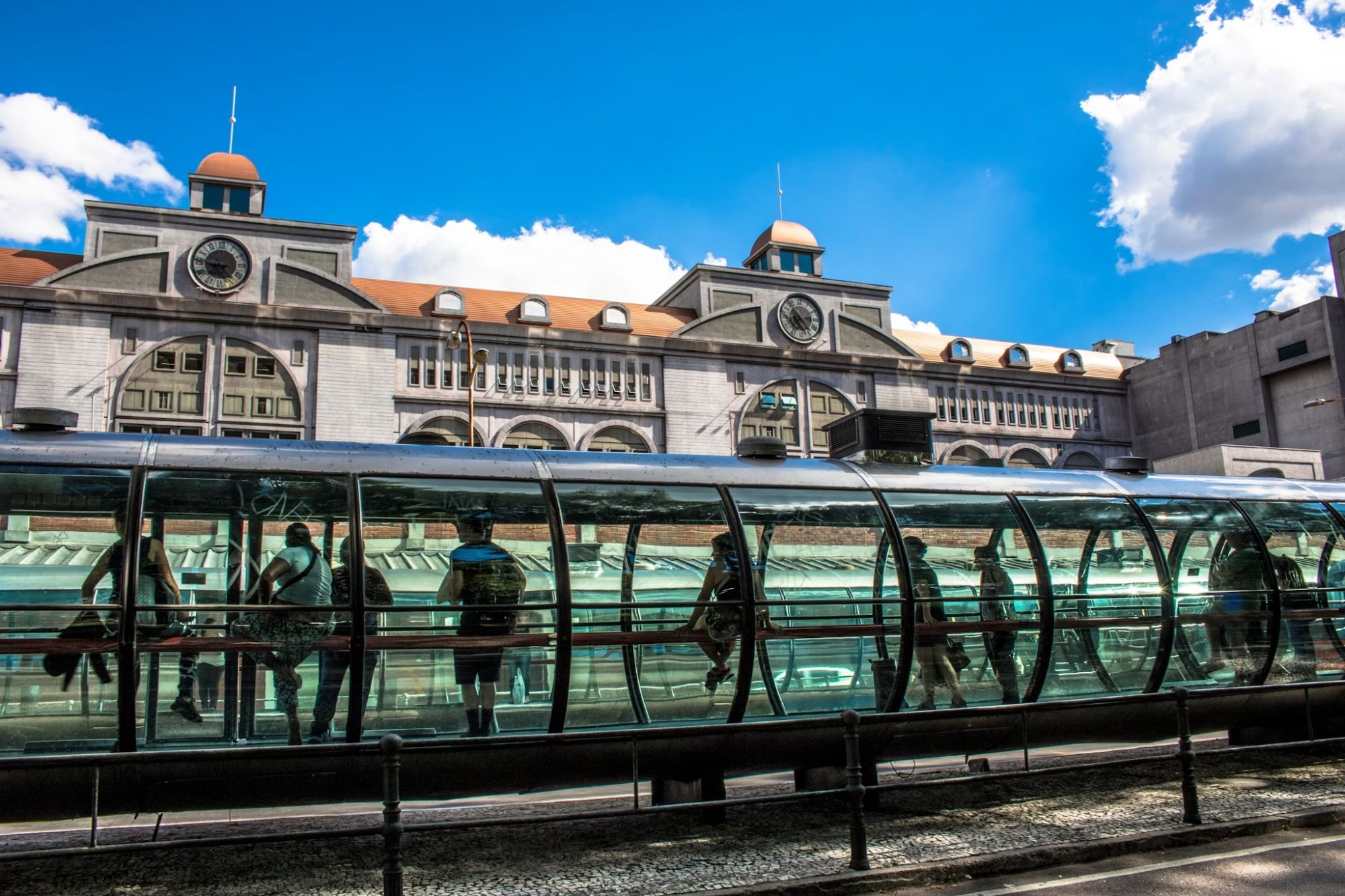 La modernissima rete di autobus rapidi di Curitiba ha attirato l’interesse degli urbanisti di tutto il mondo. Alf Ribeiro/Shutterstock