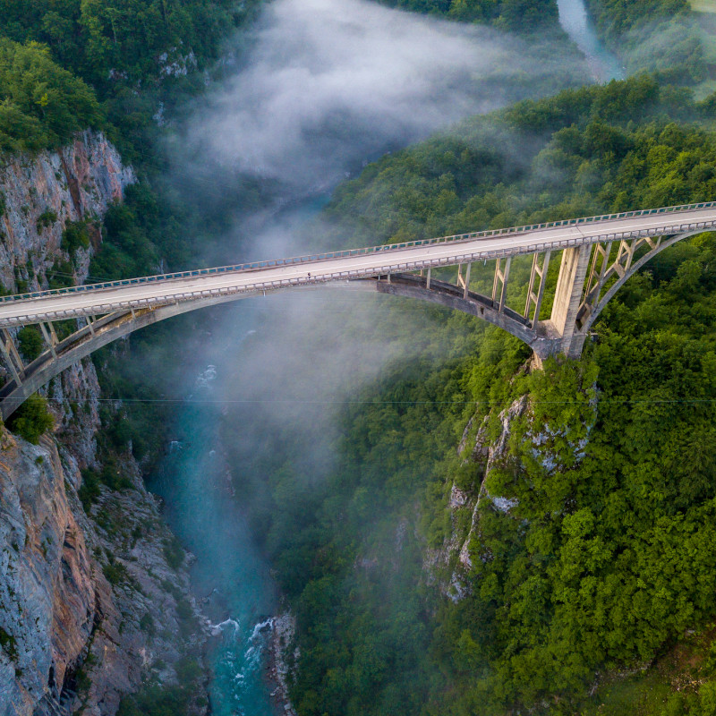 Il ponte sul fiume Tara, nel Durmitor ©Hike The World