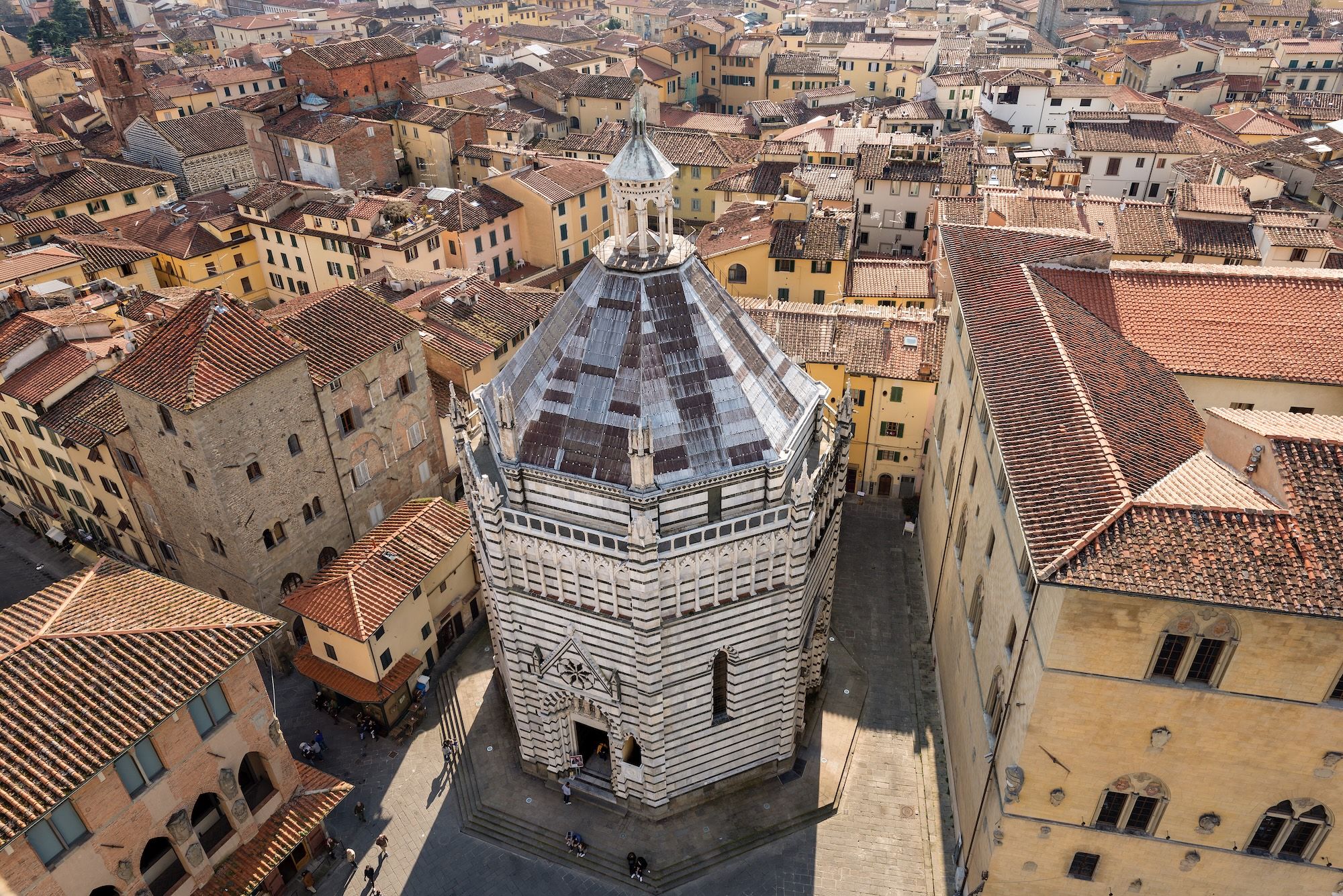 Il Battistero di San Giovanni in corte a Pistoia ©Alberto Masnovo /Shutterstock