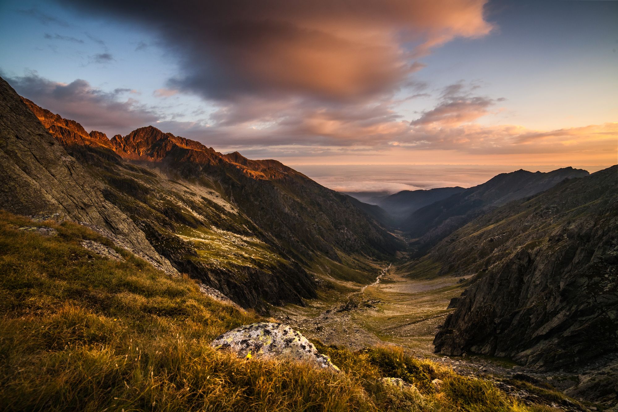 I Monti Făgăraș all’alba, Romania ©Dragos Pop/500px