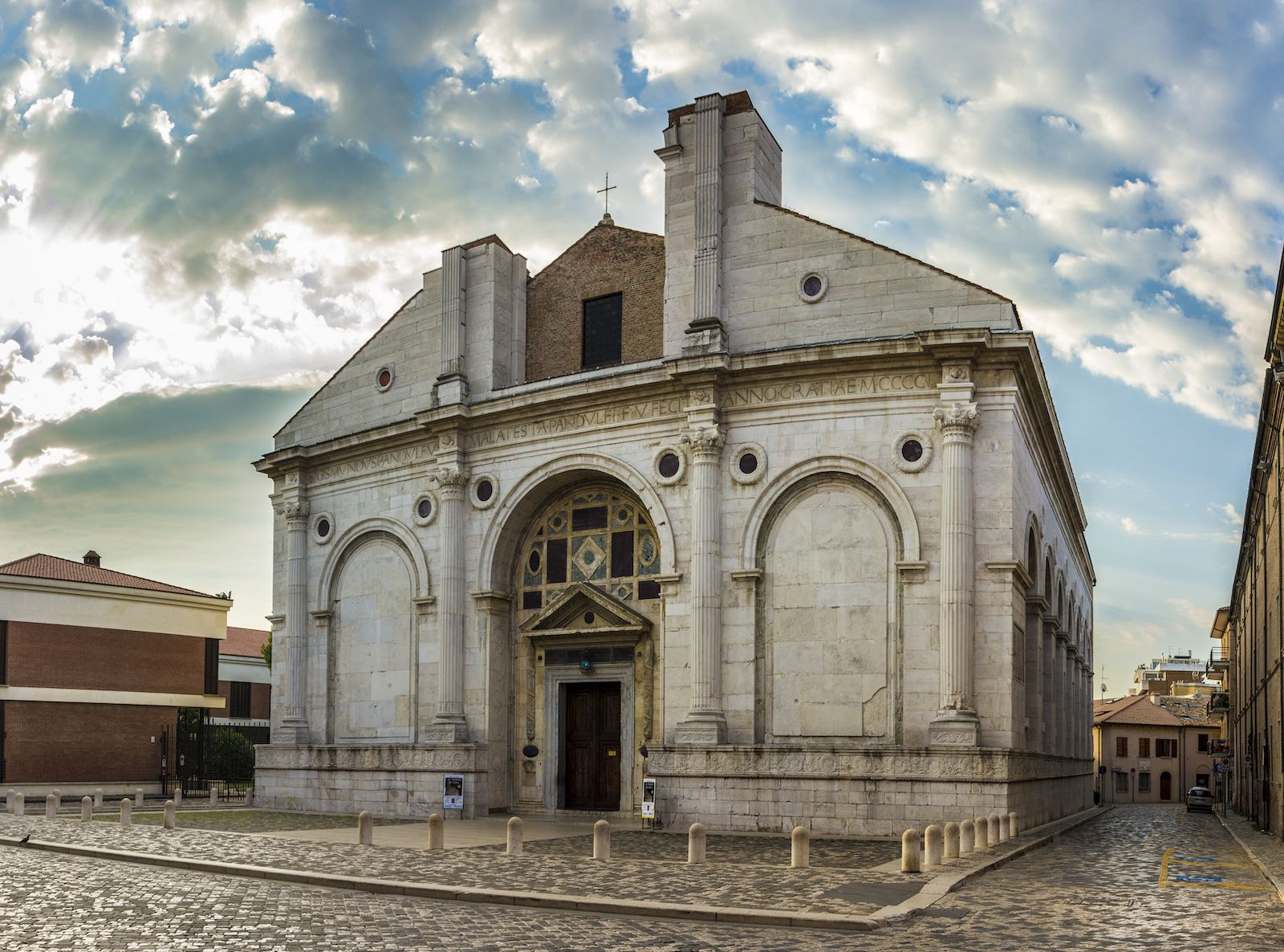 Le forme inconfondibili del Tempio Malatestiano. Credits Matej Kotula / Shutterstock