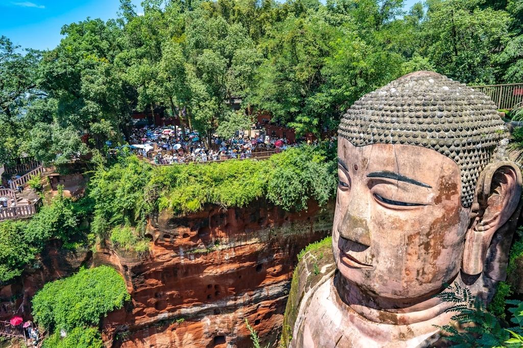 Il gigantesco Buddha di Le Shan © Ungvari Attila / Shutterstock