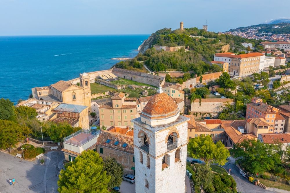 Ancona, Anfiteatro romano e Parco del Cardeto. Credits trabantos / Shutterstock