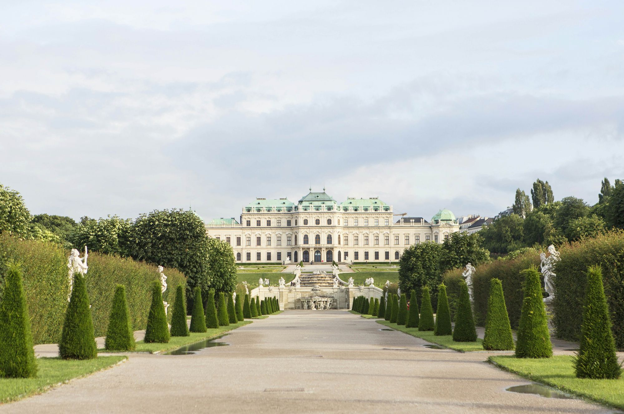 Il castello del Belvedere, capolavoro del barocco austriaco, e gli splendidi giardini. © Helen Cathcart/Lonely Planet