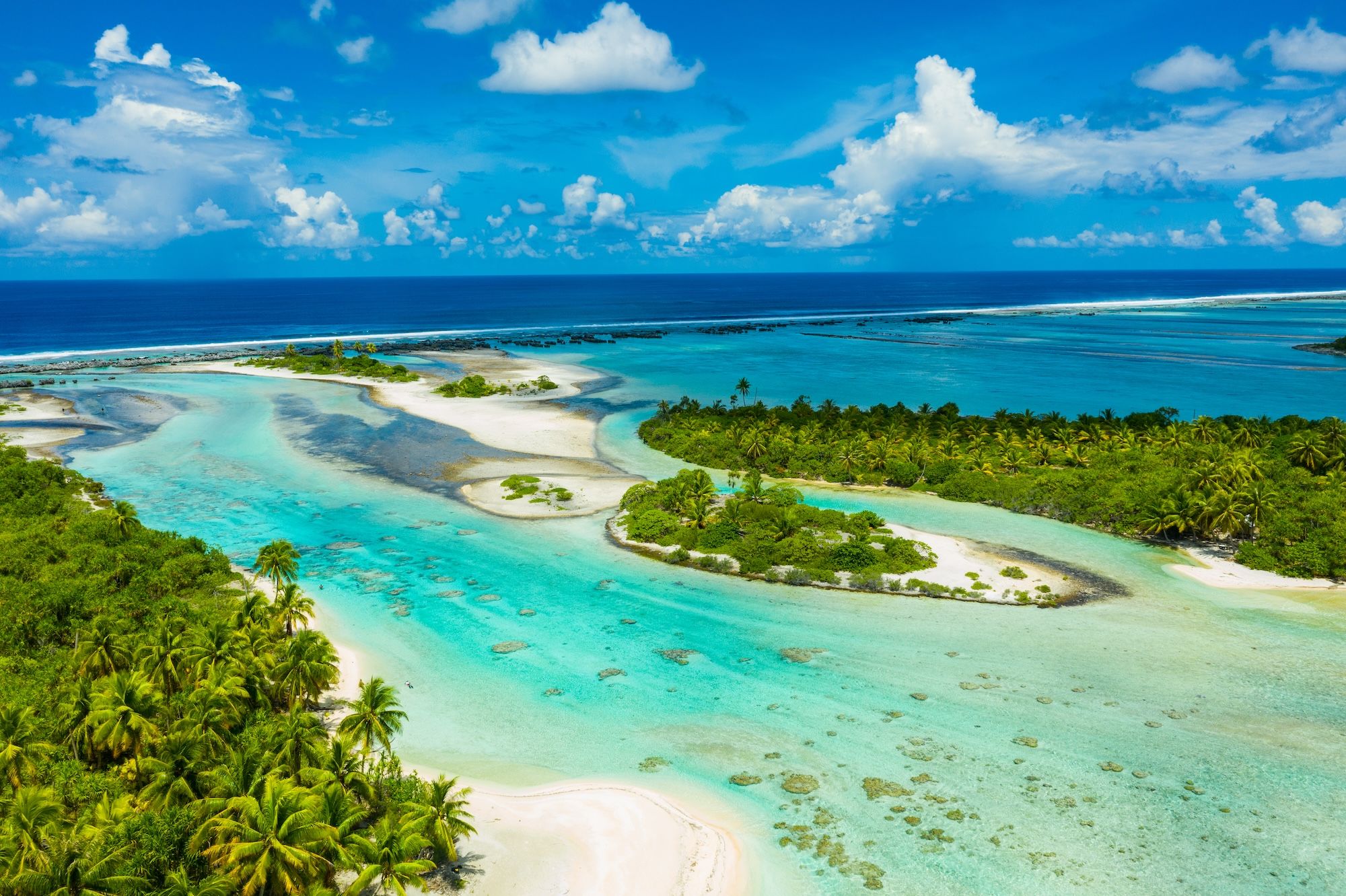 Le spiagge e il mare da cartoline delle Isole Tuamotu ©Maridav/Shutterstock