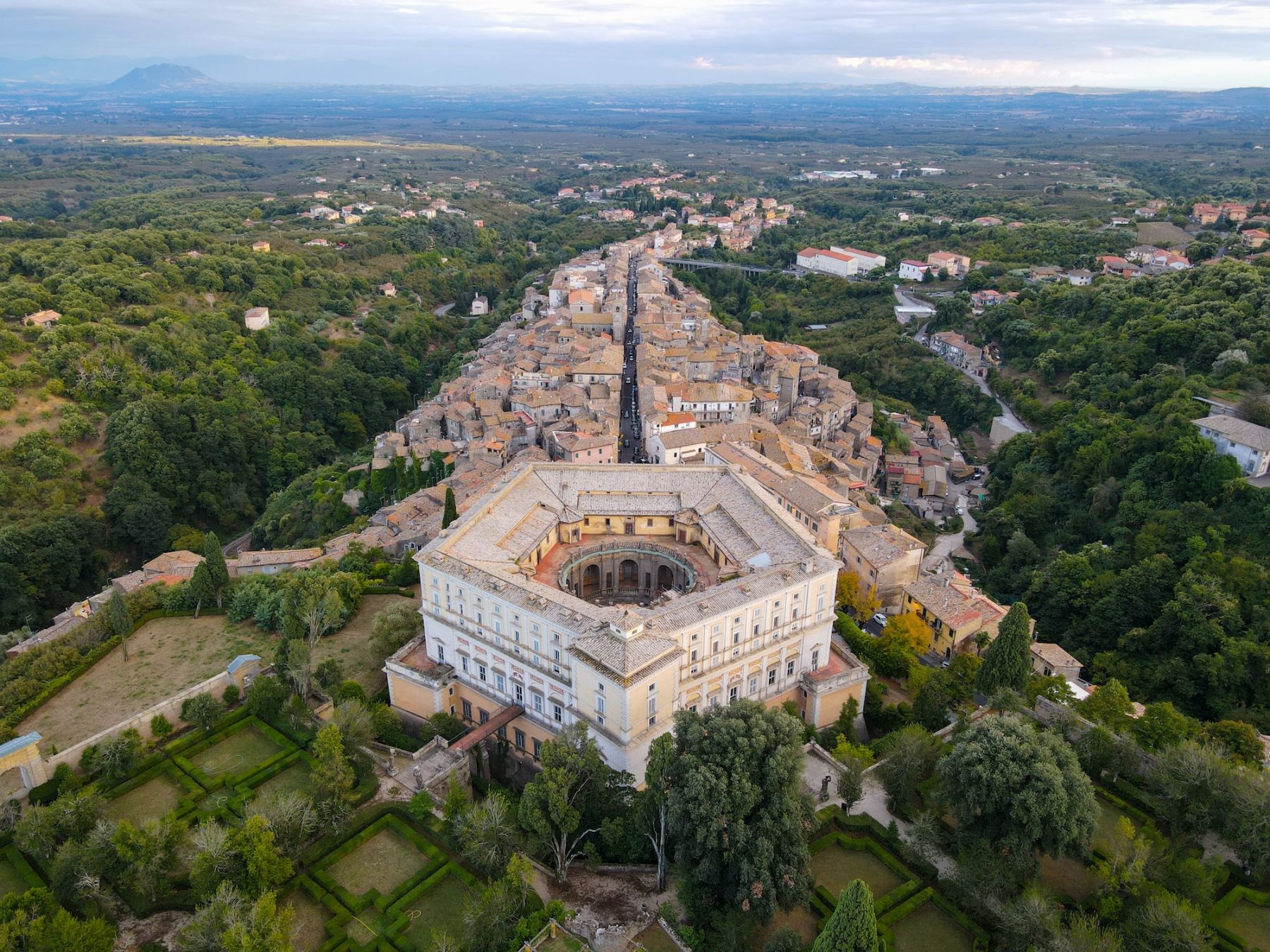 Palazzo Farnese © AB_Production/Shutterstock