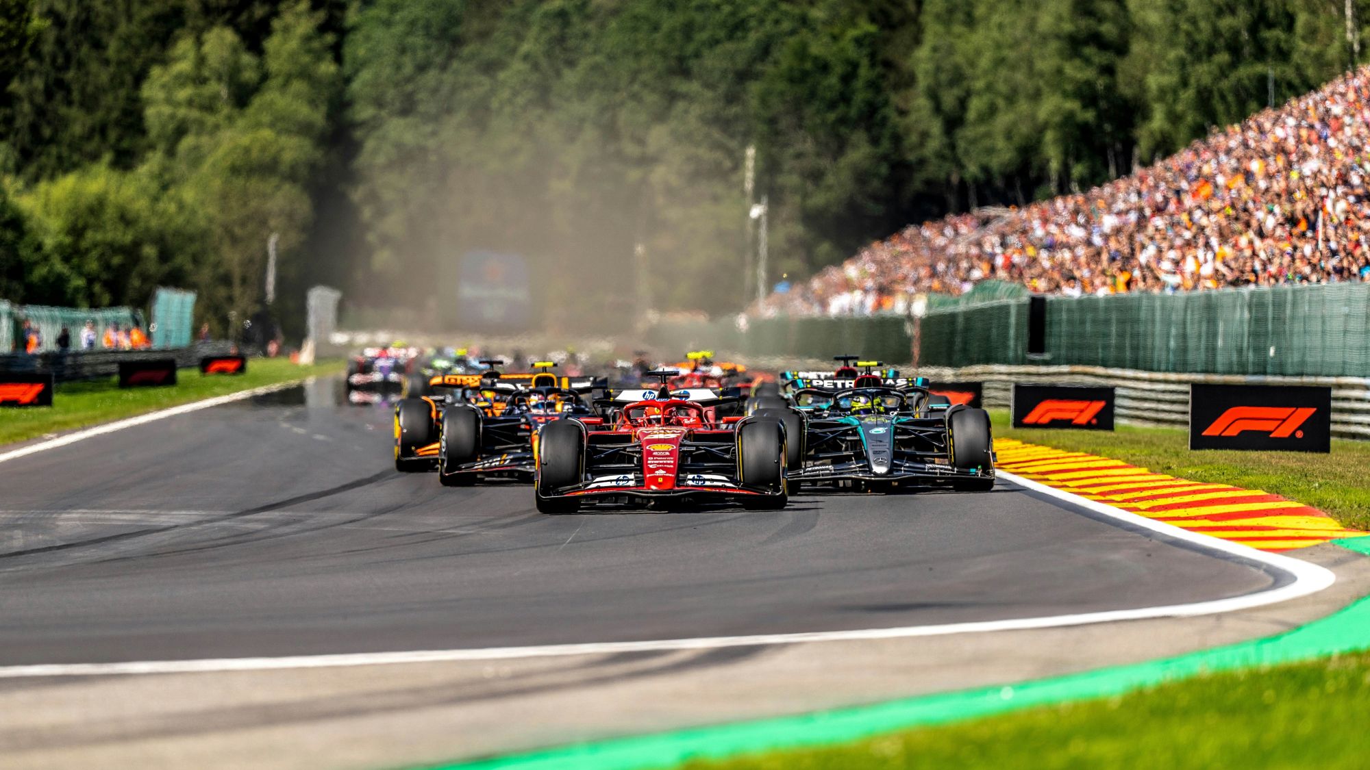 Partiti! Godetevi le emozioni della Formula 1 grazie ai consigli di un esperto. © Jens Mommens/Shutterstock