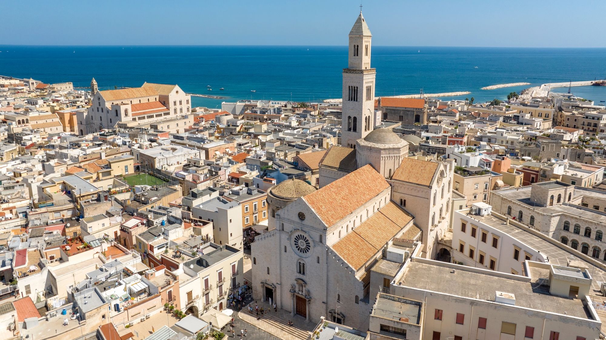 Una veduta aerea su Bari ©Stefano Tammaro/Shutterstock