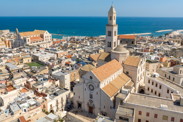 Una veduta aerea su Bari ©Stefano Tammaro/Shutterstock