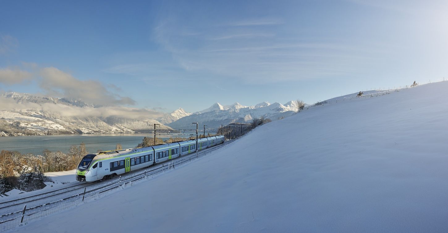 Lo straordinario scenario del Lago di Thun. Credits BLS