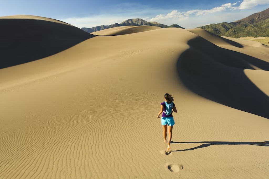 Di corsa su per le sabbie del Great Sand Dunes National Park © Michael DeYoung / Getty Images