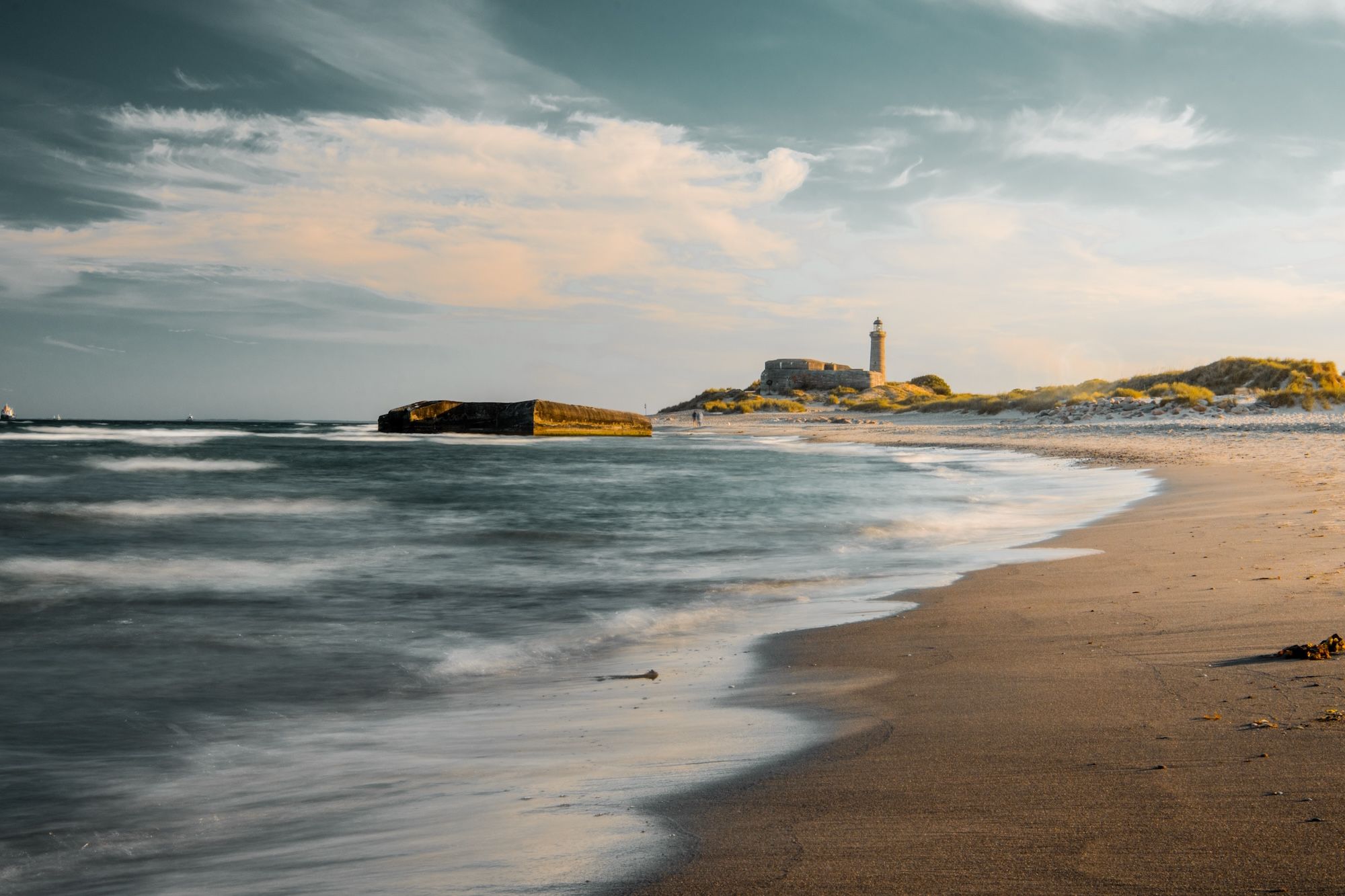 Il celebre Faro Grigio di Skagen e la costa battuta dai venti ©Pilguj/Shutterstock