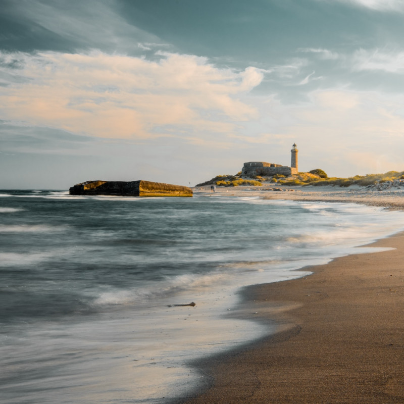 Il celebre Faro Grigio di Skagen e la costa battuta dai venti ©Pilguj/Shutterstock