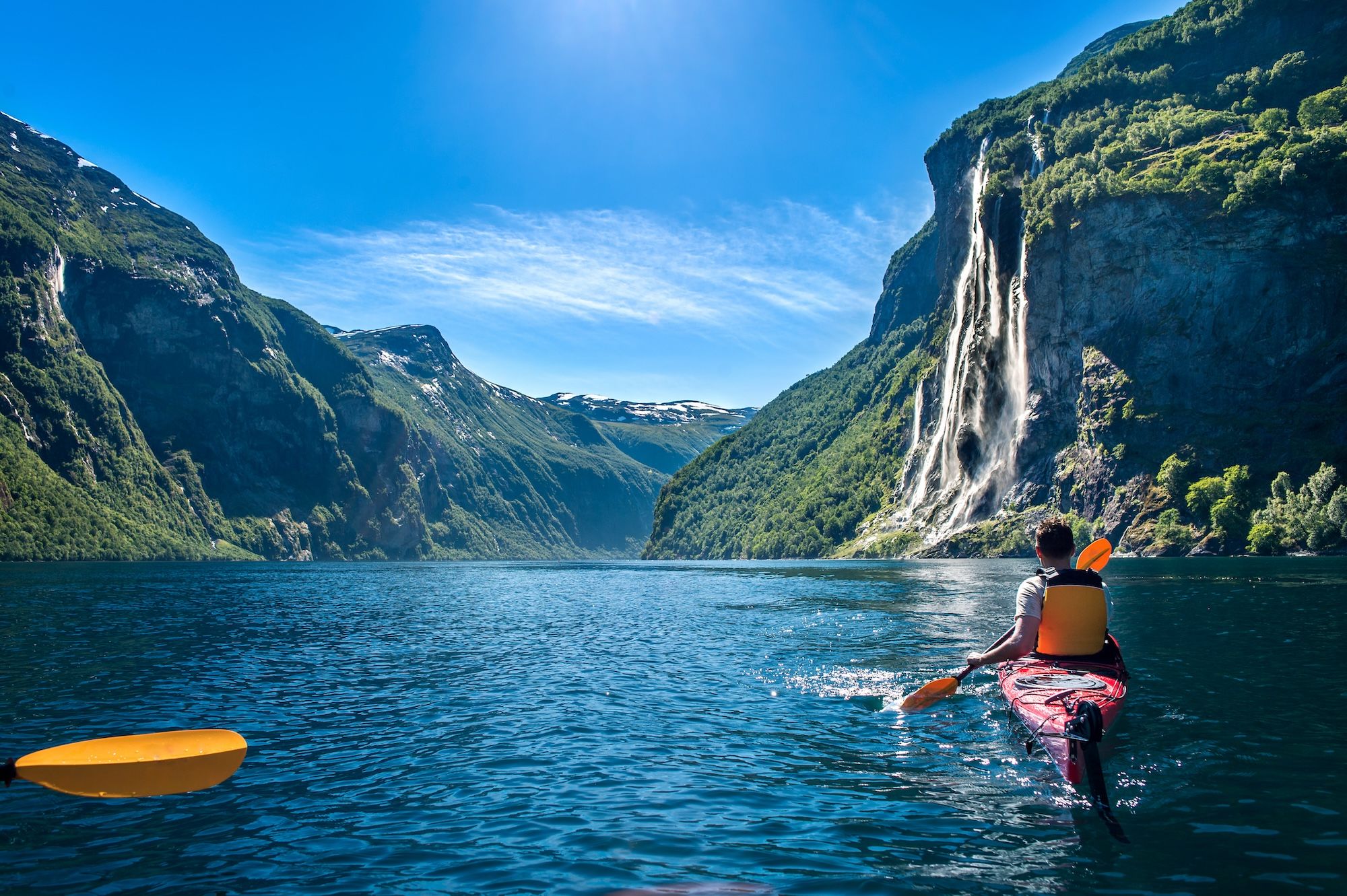 Tra le acque cristalline dei fiordi norvegesi © Sergii Beck / Shutterstock