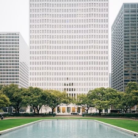 Specchio d’acqua a Hermann Square a Houston, Texas. Jon Bilous/Shutterstock