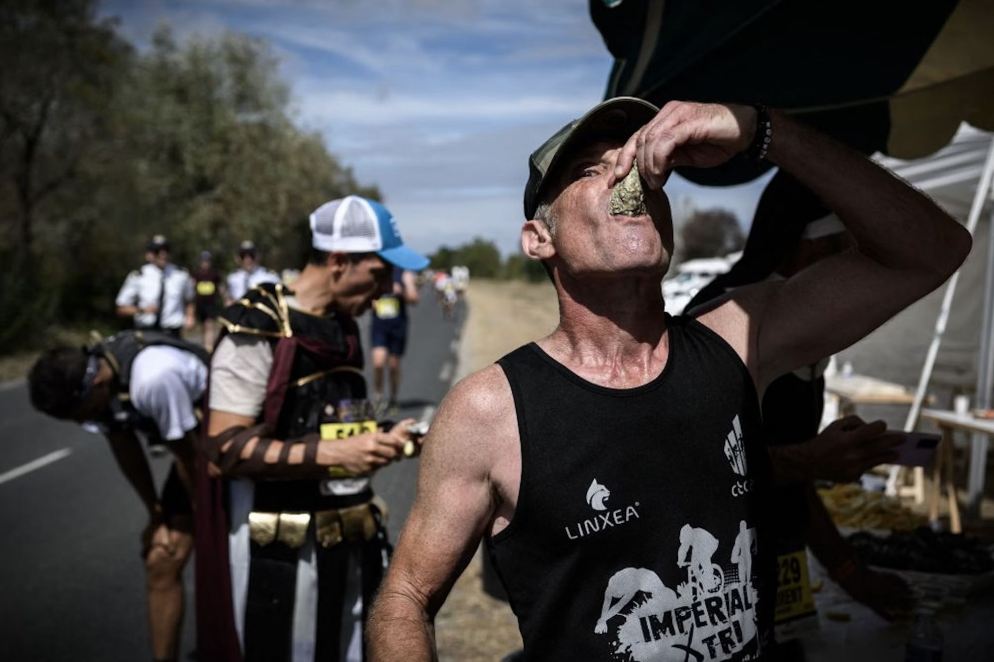 I partecipanti alla Marathon du Médoc banchettano a ostriche © Philippe Lopez / AFP / Getty Images