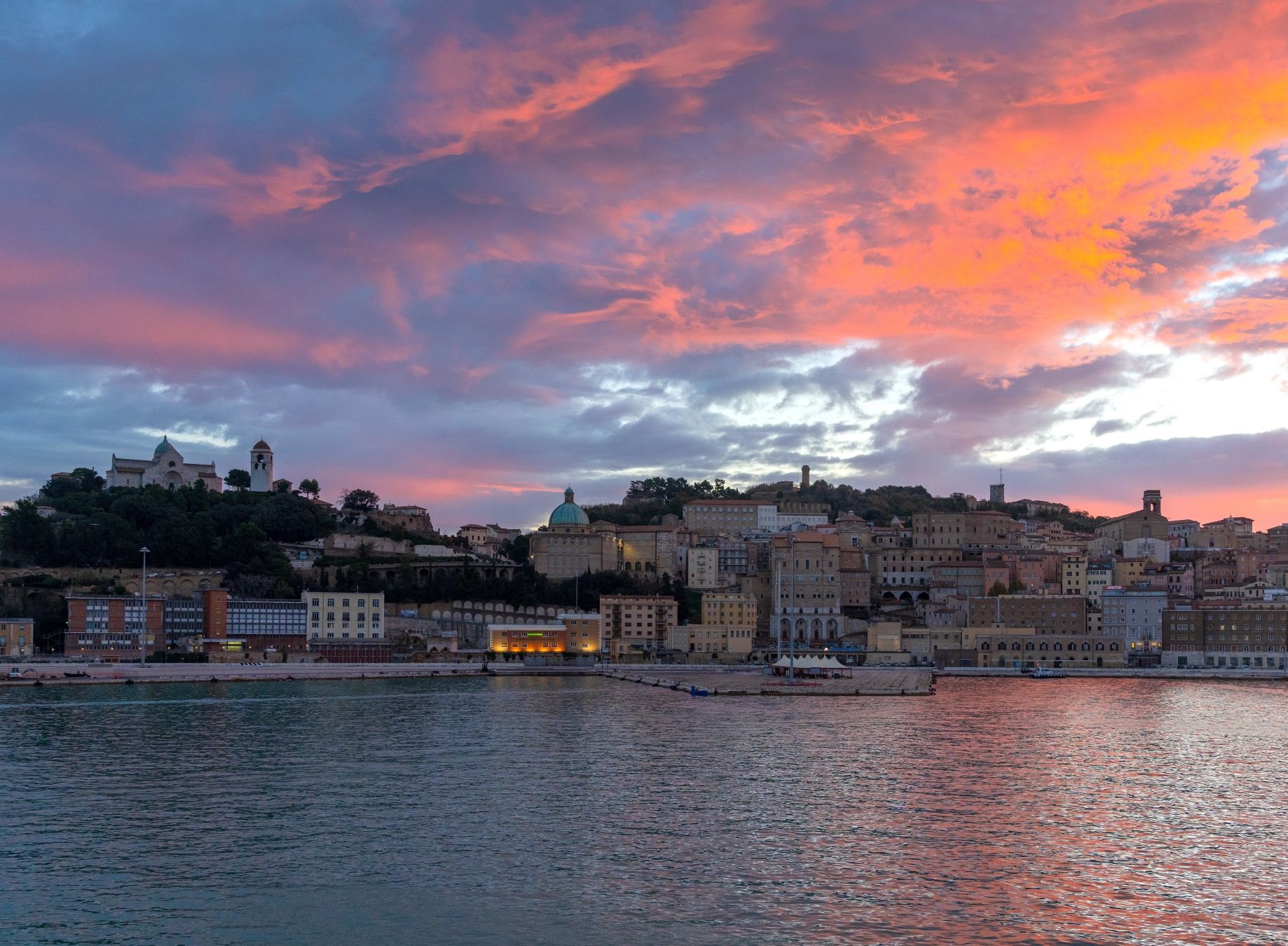 Panorama di Ancona. Credits makasana photo / Shutterstock