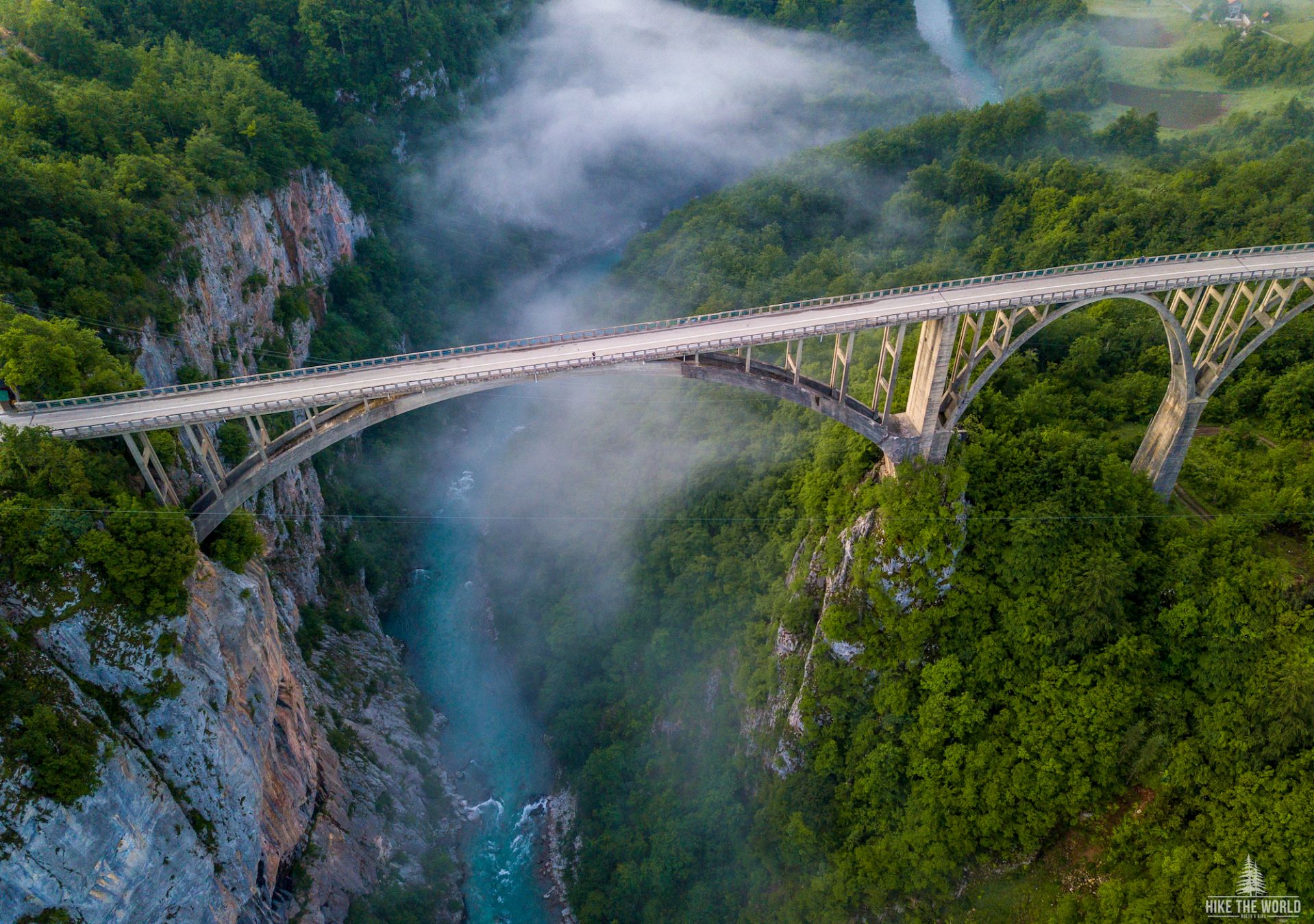 Lo spettacolare ponte sul fiume Tara in Montenegro ©Hike The World